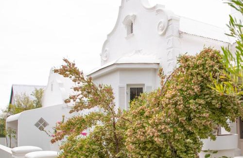 Prince Albert Casa | De Kleine Prince - A Reimagined Village Home