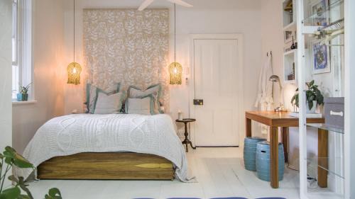 Prince Albert Casa | De Kleine Prince - A Reimagined Village Home