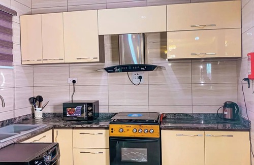 Benin City Apartamento | De Palatial Hotel and Apartments