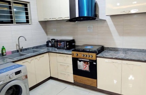 Benin City Apartamento | De Palatial Hotel and Apartments