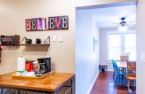 Hyde Park Apartamento | Dead Poets Society- U of Tampa Flat in N Hyde Park