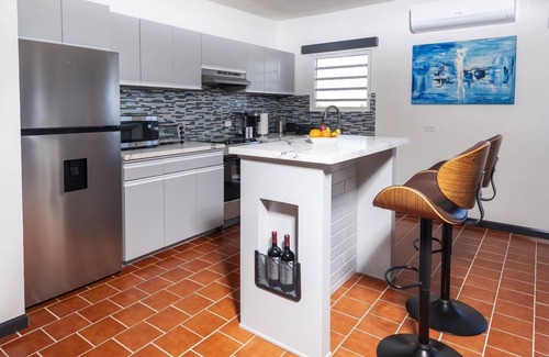 George Hill Apartamento | Deany's UpTop Luxury Suite