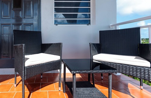 George Hill Apartamento | Deany's UpTop Luxury Suite