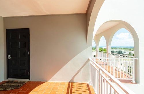 George Hill Apartamento | Deany's UpTop Luxury Suite