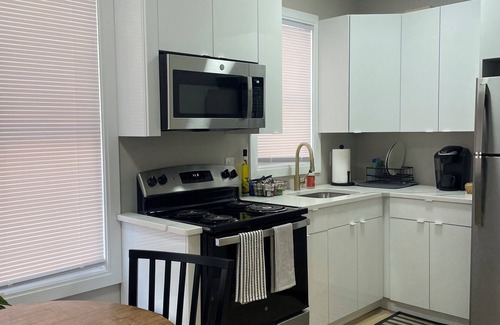 Dearborn Apartamento | Dearborn #1 Modern and Cozy 1-bedroom apartment with WiFi, AC, Henry Ford Museum