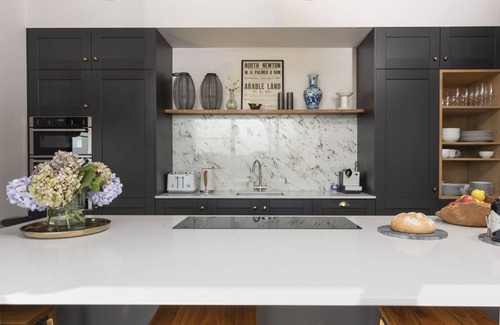 Dundon Casa | Decoy Farm House - a house that sleeps 6 guests in 3 bedrooms