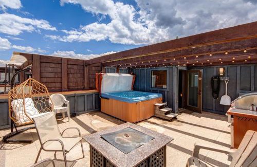 Deer Valley Casa | Deer Valley Villa - Modern Mountain Living - Private Penthouse Hot Tub - 3 Master Suites