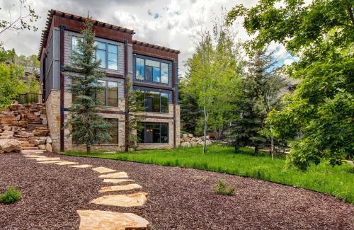 Deer Valley Casa | Deer Valley Villa - Modern Mountain Living - Private Penthouse Hot Tub - 3 Master Suites