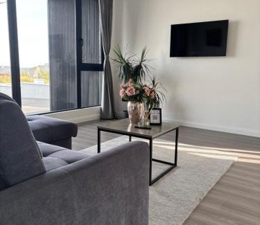 Cashel Villa | "Deerpark Villa - Sleeps 8, Views of The Rock & Cashel Palace Hotel"