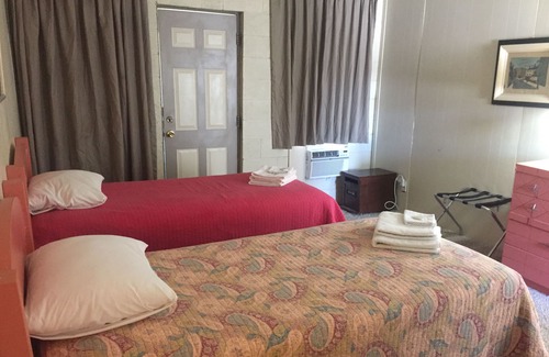 Tecopa Cabina | Delight's Hot Springs Resort