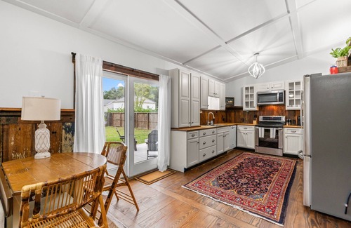 Georgetown Cabaña | Delightful 2-bedroom cottage in charming Georgetown