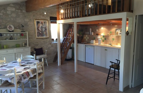 Pujols Cabaña | Delightful independant property with garden in small medieval fortified citadel