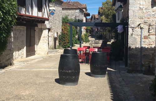 Pujols Cabaña | Delightful independant property with garden in small medieval fortified citadel