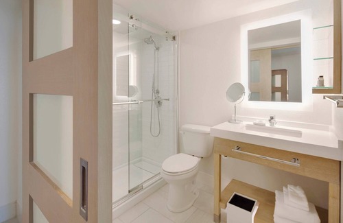 Daytona Beach Shores Hotel | Delta Hotels by Marriott Daytona Beach