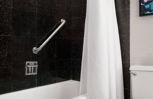 Iselin Hotel | Delta Hotels by Marriott Woodbridge