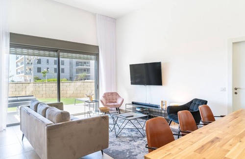 Nahariya Apartamento | Deluxe Apartment in Achziv with Private Garden Area