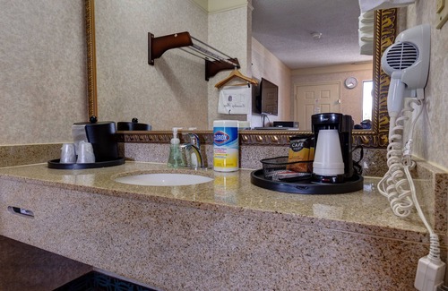 Cape Fear Hotel | Deluxe Inn Fayetteville - I-95 Exit 49