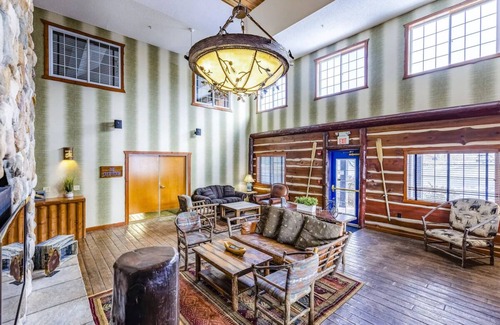 Peoria Hotel | Deluxe King with Private Balcony in Peoria! Stoney Creek, Free Breakfast