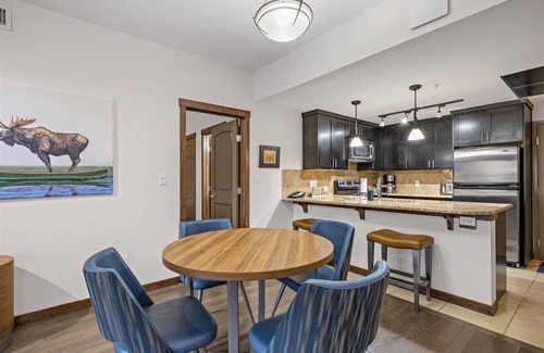 Canmore Hotel | Deluxe Poolside Suite - Sleeps 8 | Resort Perks