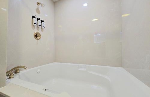 Little River Hotel | Dennen's Victorian Farmhouse