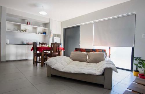 Maipú Apartamento | Depto del Bosque, 4 personas, patio, cochera cubierta ,parrilla