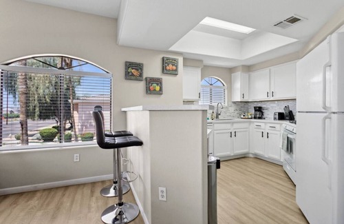 Maryvale Condominio | Desert Gem; 1BR Condo Near Stadium & Westgate