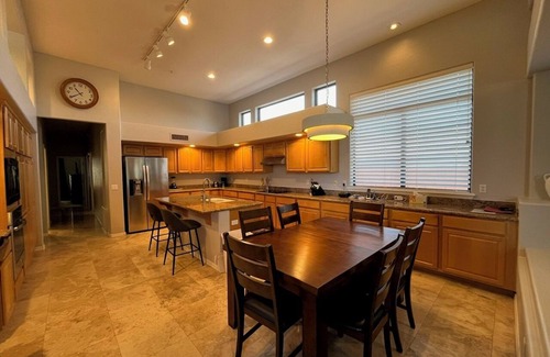 Desert Orchid Casa | Retiro en el desierto (renovado): piscina climatizada y spa 4BR / 3BA