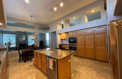 Desert Orchid Casa | Retiro en el desierto (renovado): piscina climatizada y spa 4BR / 3BA