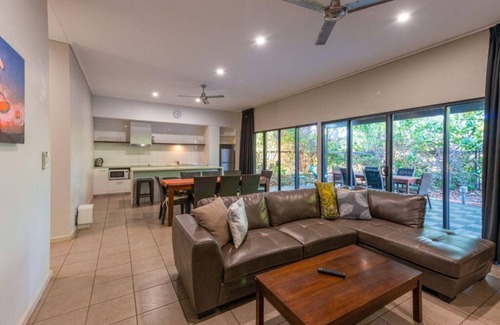 Cable Beach Villa | Desert Rose Private Resort Villa STRA6726PNON1LD4