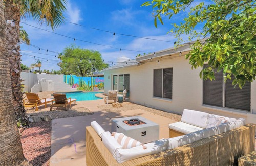 Spanish Mountain Estates Casa | Desert Skies: FREE HEATED Pool, Hiking, Mountain Views + Adventure Gear Included