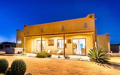 Joshua Tree Apartamento | Desert Villa w Stunning Night Sky Views & Game Room