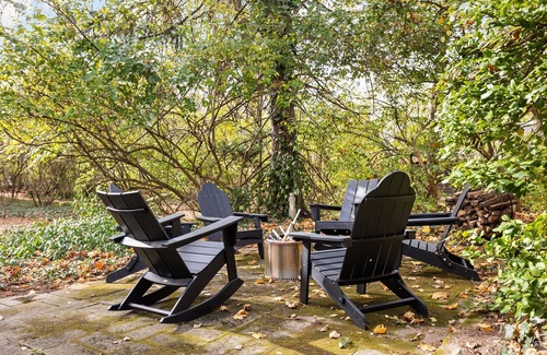 Indianapolis Casa | Designer 2 bedroom, 1 acre retreat in the city