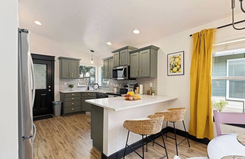Northwest Boise City Casa | Designer townhouse: Boise, Eagle, trails, & BBQ!