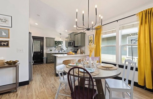 Northwest Boise City Casa | Designer townhouse: Boise, Eagle, trails, & BBQ!