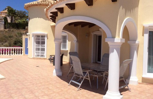 Pedreguer Villa | Independiente de 3 dormitorios 2 baños villa con piscina privada orientada al sur.