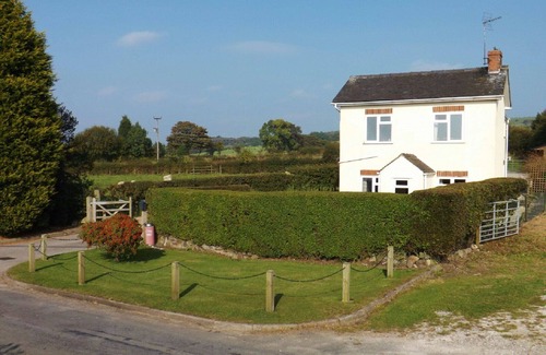 Leek Cabaña | Detached Rural Cottage in Idyllic Location with 3 acre safe secure 6ft dog field