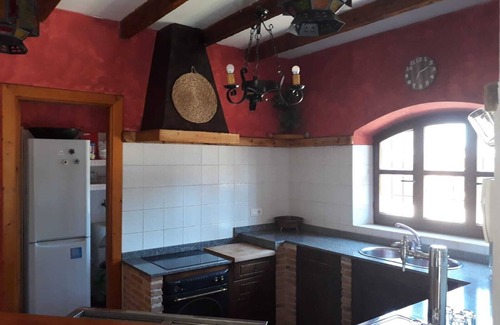 Argamasilla de Alba Chalet De Esquí | Chalet independiente con piscina privada y jardín con juegos al aire libre