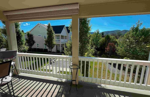 Jacksonville Casa | Deven's Cottage, Cozy 2-bedroom townhome in Jacksonville with AC, WiFi, office