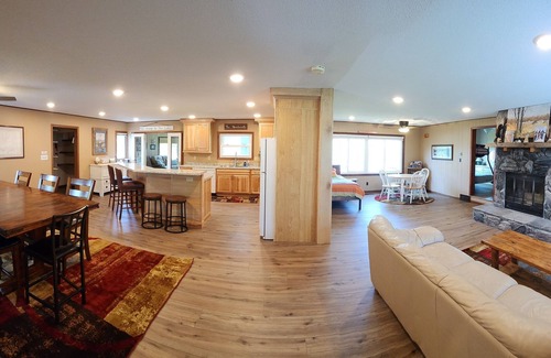 Atwater Casa | Diamond Lake Cabin - perfect for families