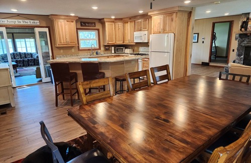 Atwater Casa | Diamond Lake Cabin - perfect for families