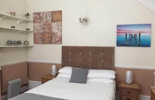 York Casa | Diamonds Villa near York Hospital