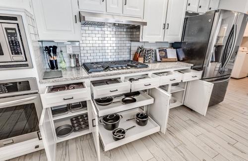 Oklahoma City Villa | Direct Lakefront Access 🏞️ | Ultimate Game Room 🎱 | Fishing🎣 | Dog Friendly🐶