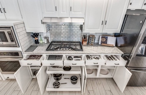 Oklahoma City Villa | Direct Lakefront Access 🏞️ | Ultimate Game Room 🎱 | Fishing🎣 | Dog Friendly🐶