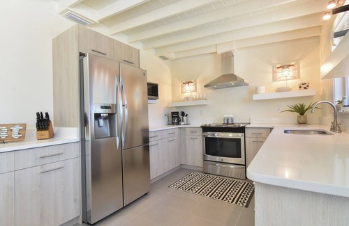 Fowlers Casa | Directo a estrenar Bungalow nuevo con piscina (opción de alquiler de propiedad hermana)