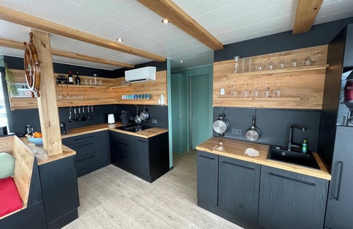 Mucheln Alquiler De Eote | Directly on the water and with maritime harbor flair