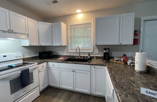 Lincolnville Casa | Discounted Charleston King Suite Hot Tub FirePlace