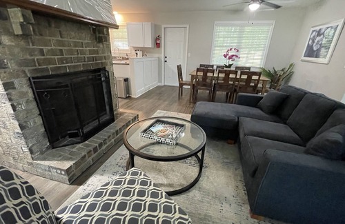 Lincolnville Casa | Discounted Charleston King Suite Hot Tub FirePlace