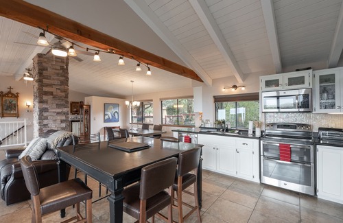 Prescott Casa | Vistas increíbles de la ciudad de Prescott, Granite Mountain, Thumb Butte.