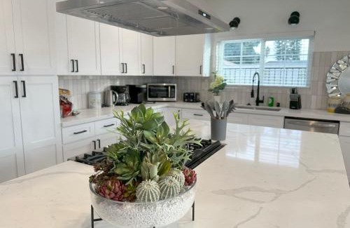 Anaheim Resort Casa | Disneyland Retreat-Pool Spa Game