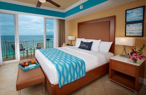 Palm Beach Hotel | Divi Phoenix 2BR & 3BTH Penthouse Suite with Luxurious Ocean View